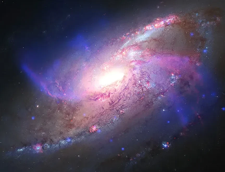 На изображении показана спиральная галактика NGC 4258 (также известная как Мессье 106 и...