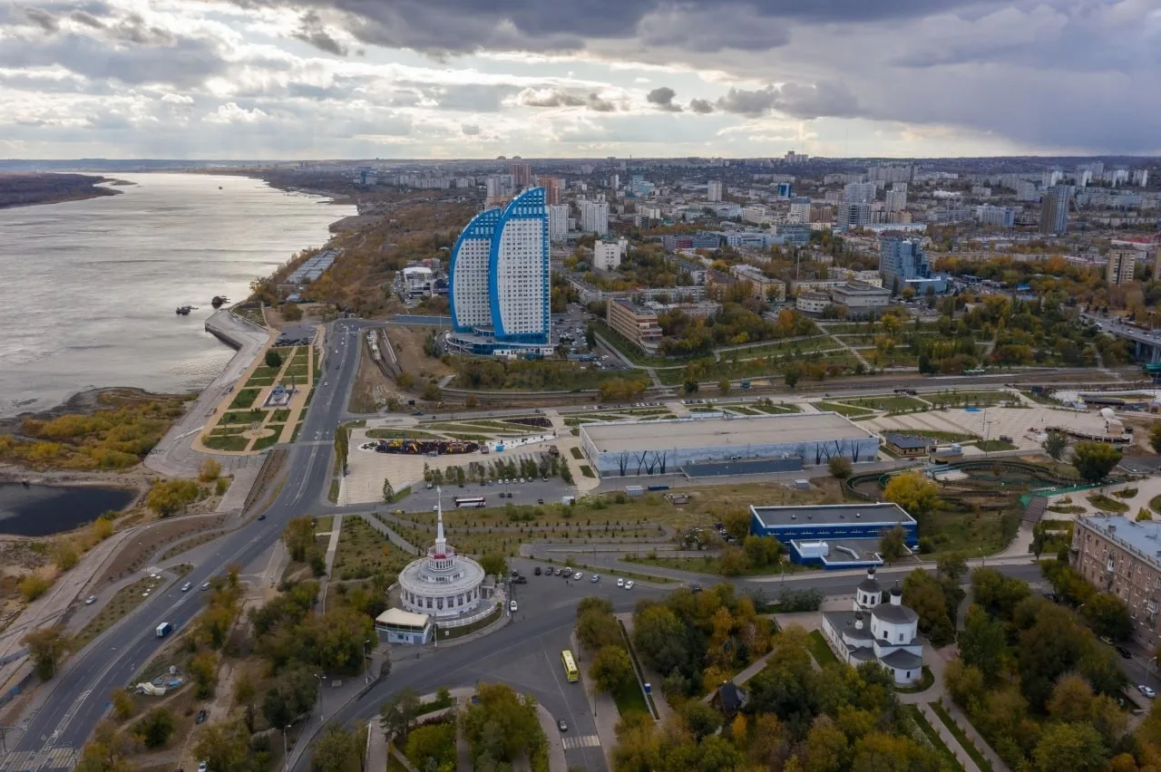 Тем временем синоптики предупреждают - дождливая погода в Волгограде затянется на выход...