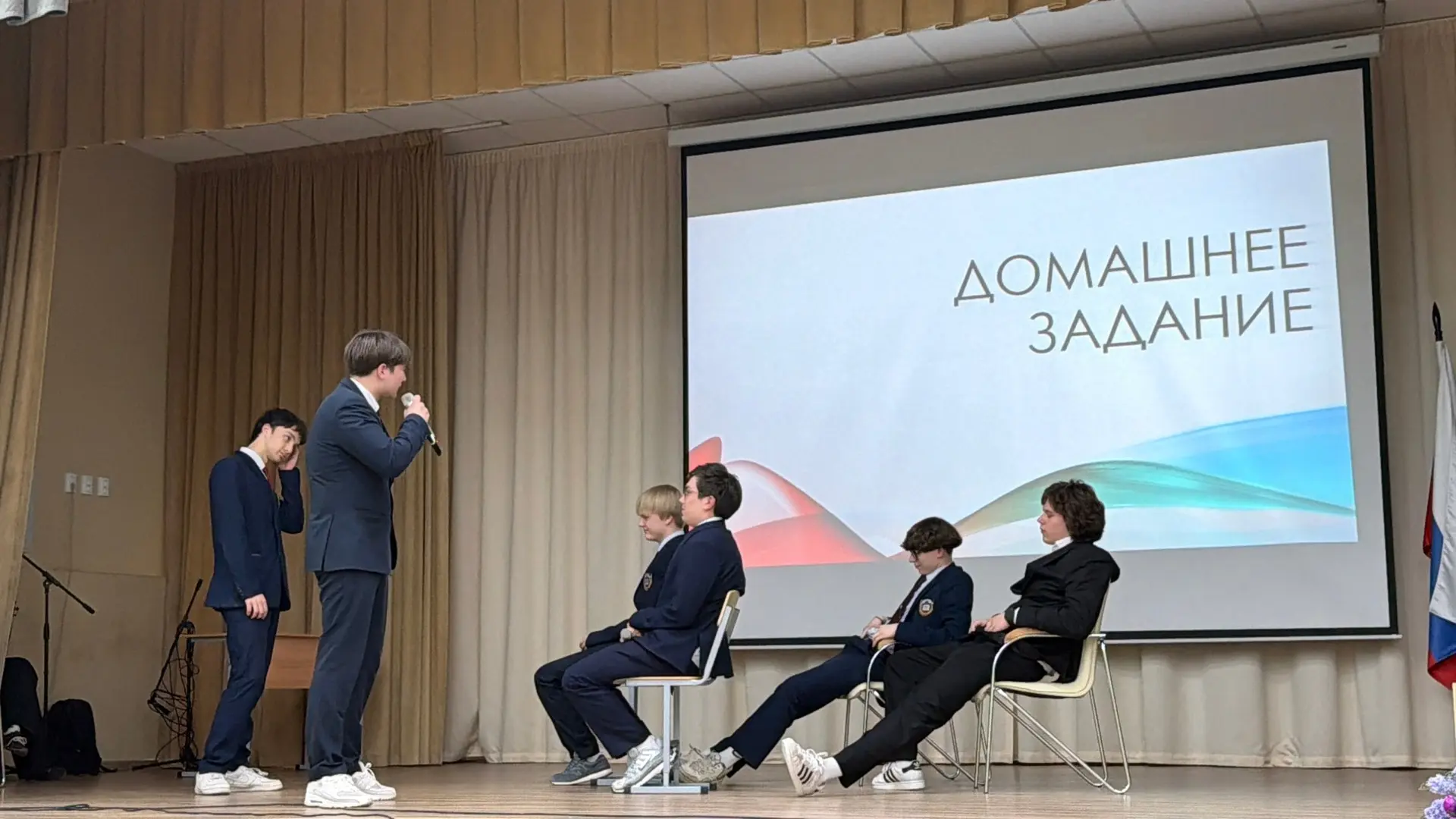 Сегодня в нашей школе учитель физики Тарзиманова Г.Р. совместно с методическим объединением учителей