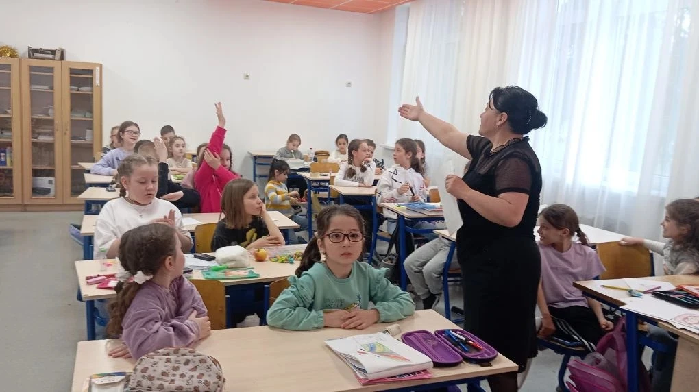 🎉 Второй день в пришкольном оздоровительном лагере "Ирбис" прошёл очень интересно. Ребята рисовали ,