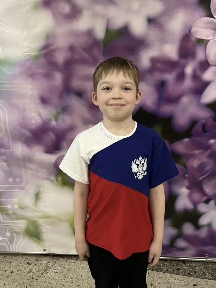 День триколора 🇷🇺

На фото ученик 1.2 класса Осинин Денис 

Завтра завершаем нашу тематическую нед