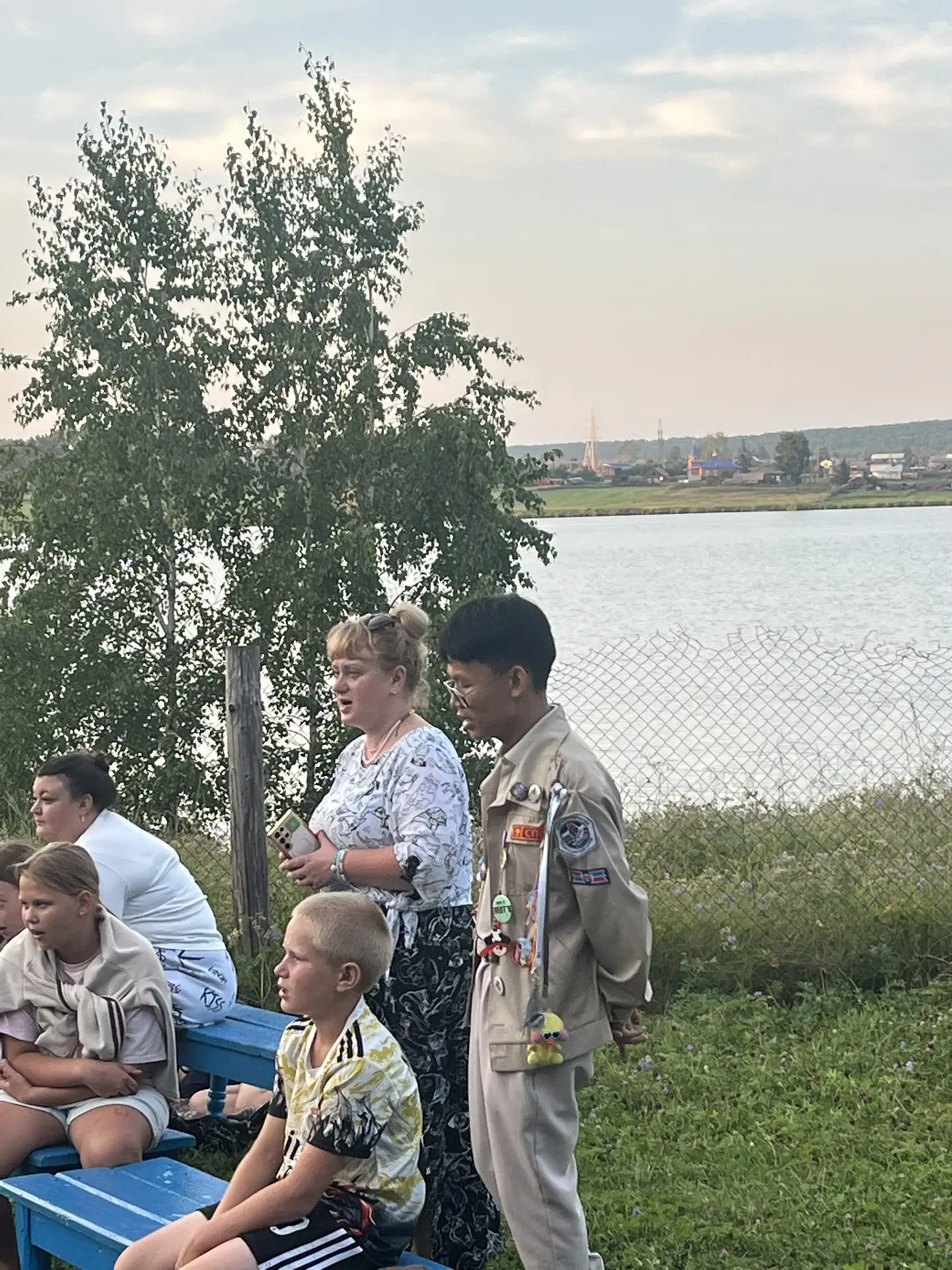 Самое логичное завершение вожатского дня: костер и вожатские, лагерные песни. Порой сто...