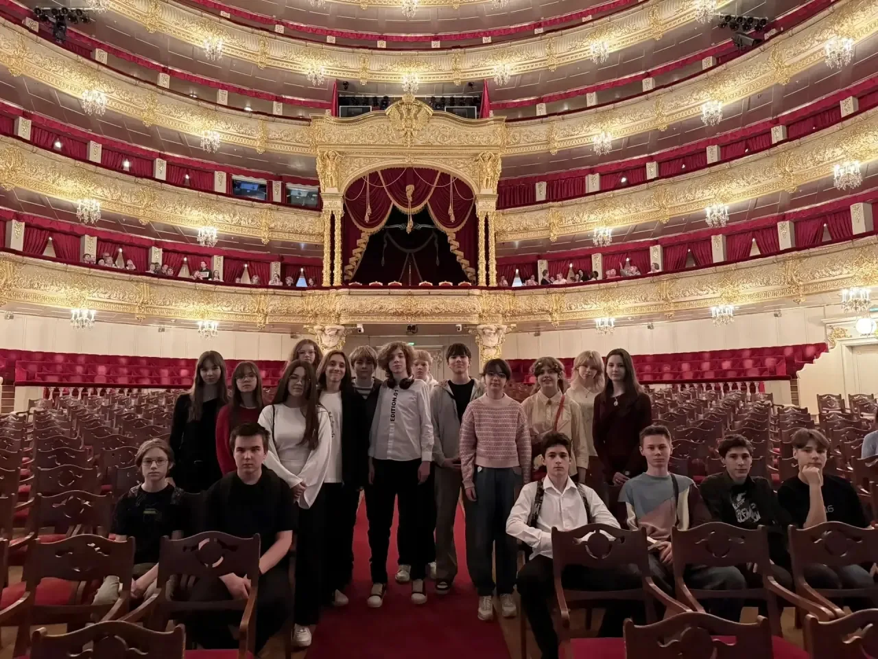 🎭 Путешествие в мир искусства: экскурсия в Большой театр  Для восьмиклассников экскурсия в Большой т