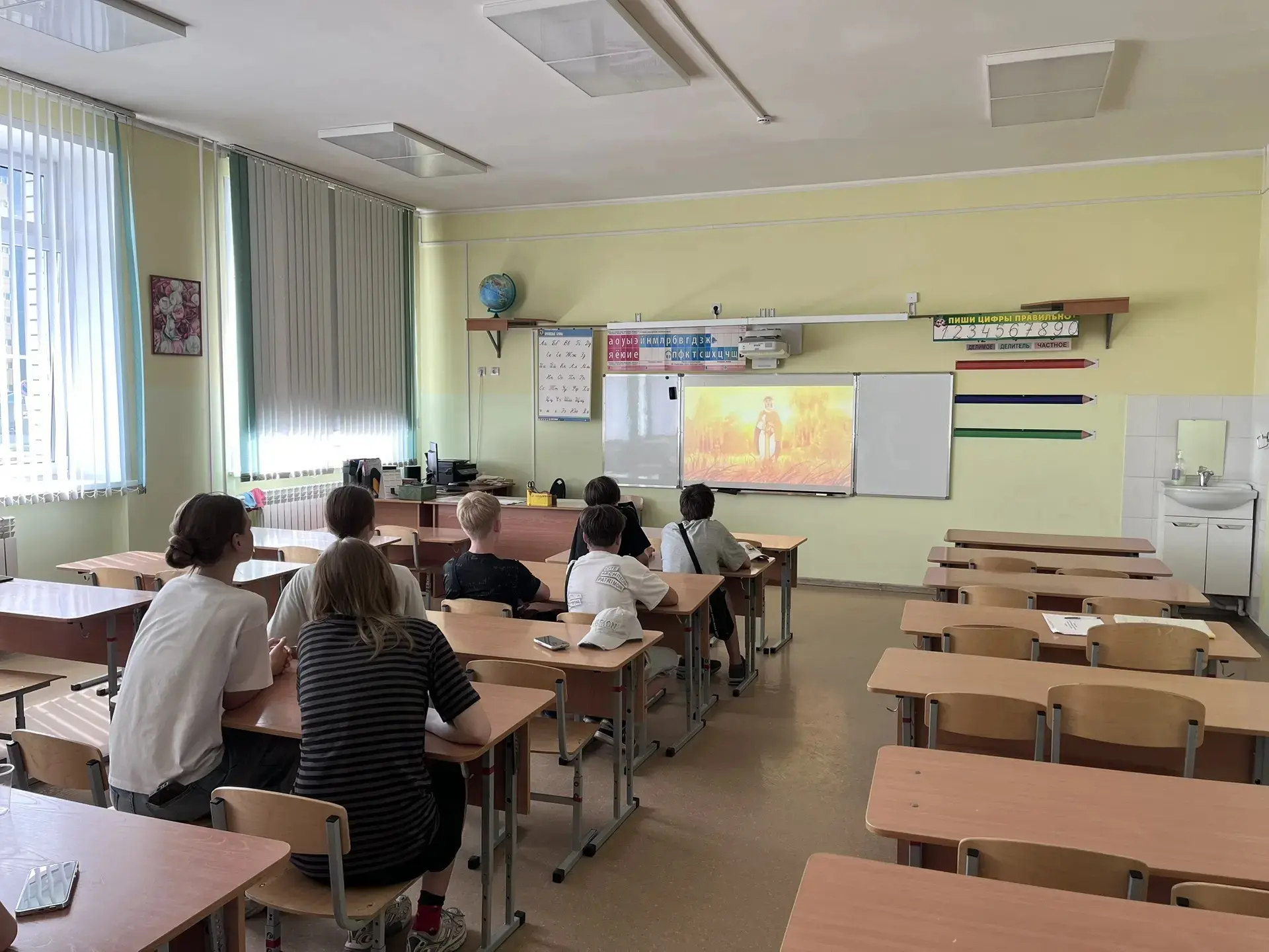 🌿 Друзья, делимся буднями нашей профильной смены «Отдых и труд»!

Сегодня в нашей школе выдался по-