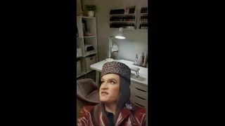 Линейка закончилась, шоу начинается. Работаем, девочки! 💅