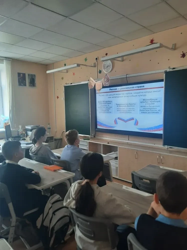 🇷🇺✨ В 5И классе прошёл классный час, посвящённый 2026 году — Году единства народов России! 🌍💫Россия 
