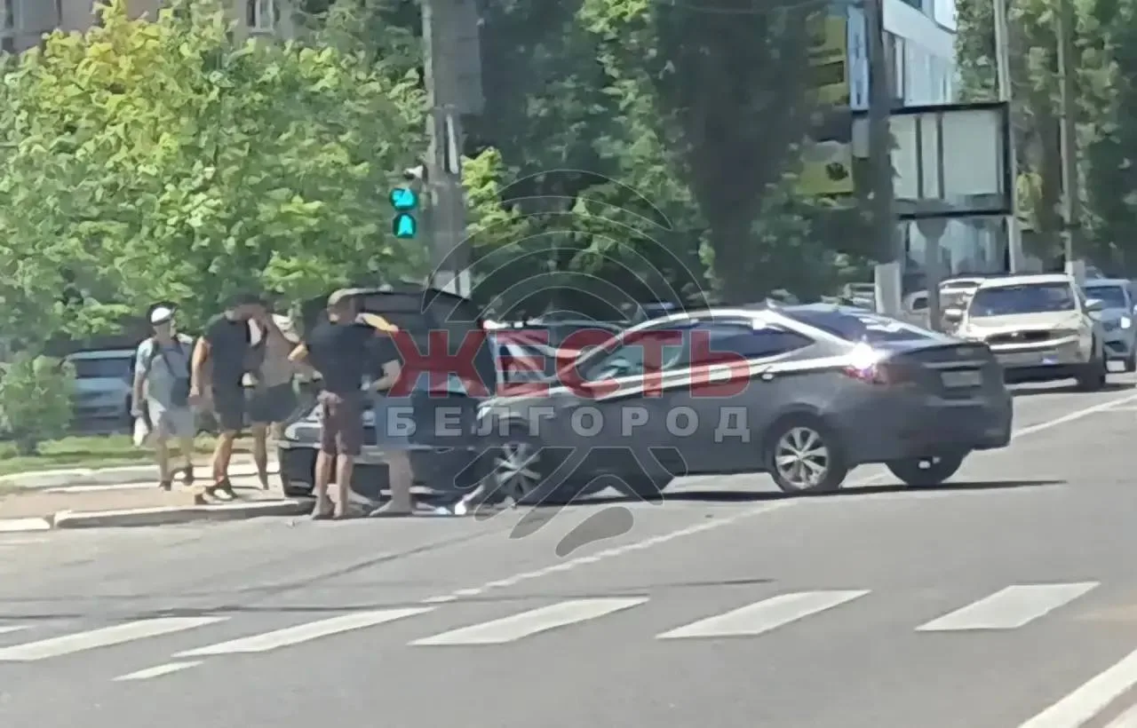 ❗️Сегодня на перекрестке Губкина-Шаландина столкнулись две легковушки

Движение затруднено. 

🔥 ЧП 
