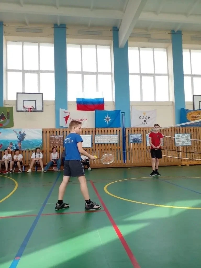 🏸 31 марта 2026 года состоялся турнир по бадминтону среди школьных спортивных клубов Губкинского гор