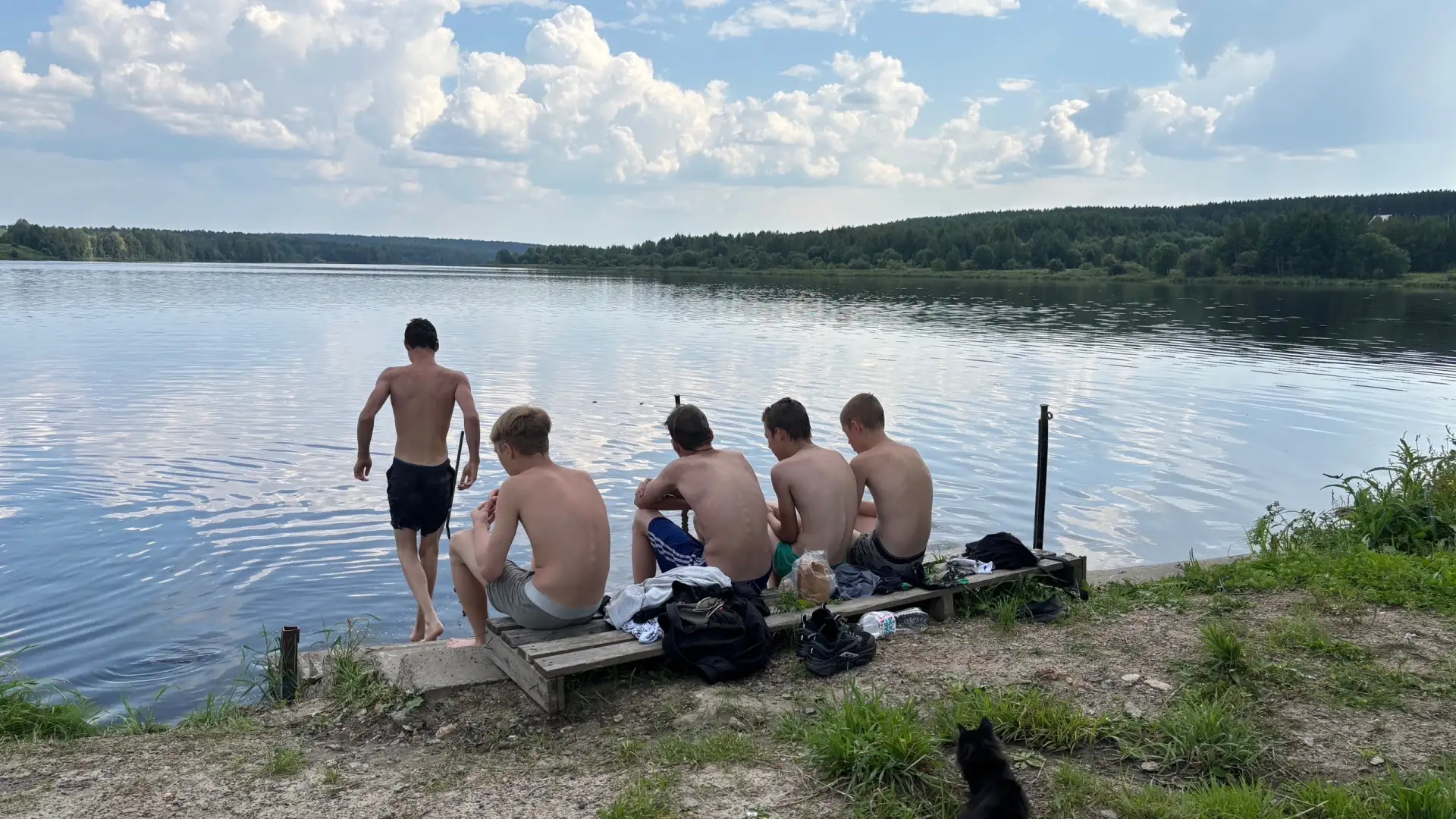 Пока родители дома, дети рискуют здоровьем и жизнью на водоёмах