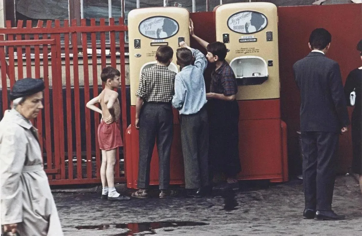 Автоматы с газировкой на Арбатской площади, 1958