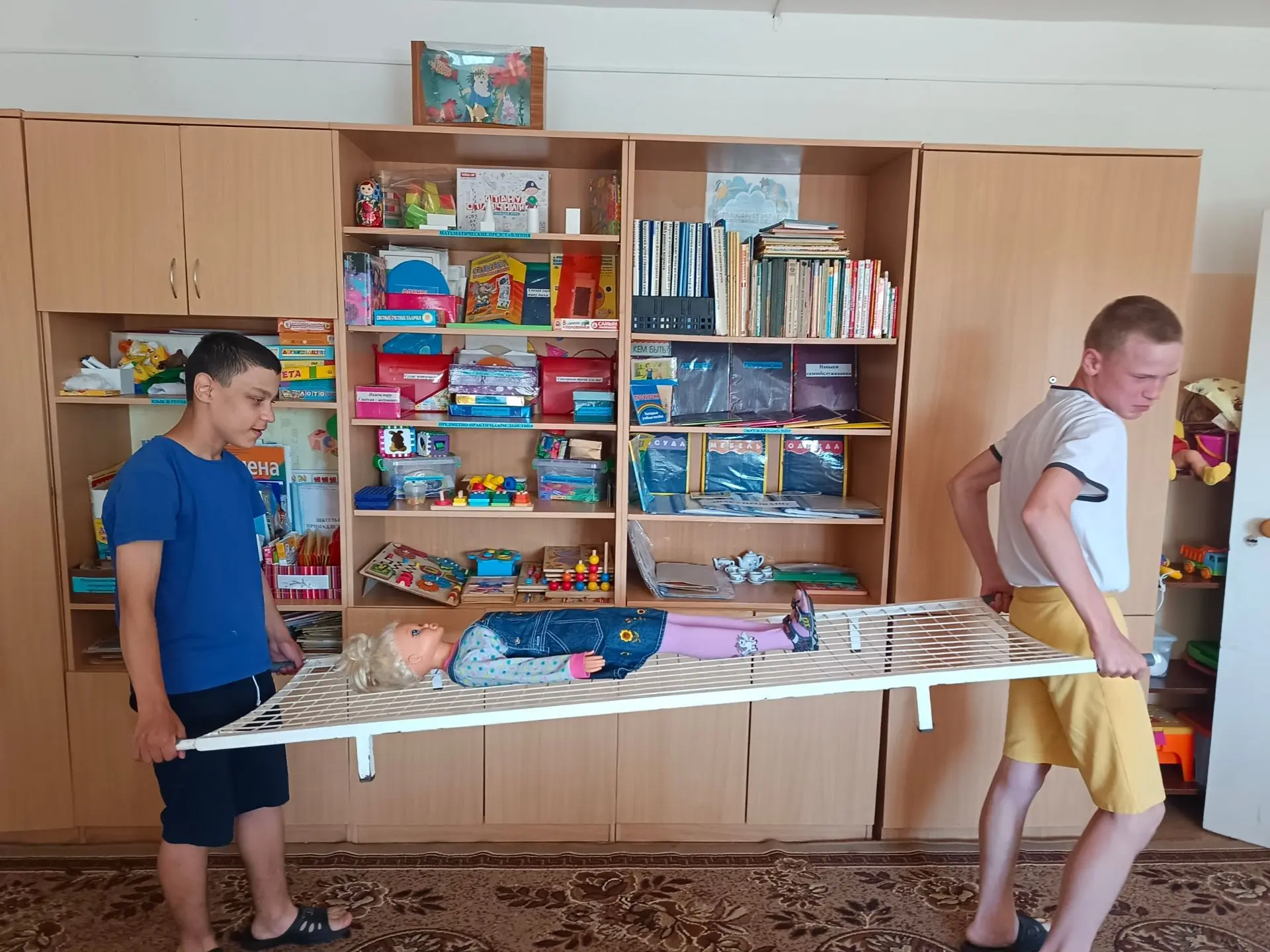Наши воспитанники уже знают некоторые правила безопасного поведения, но не исключено, что могут случ