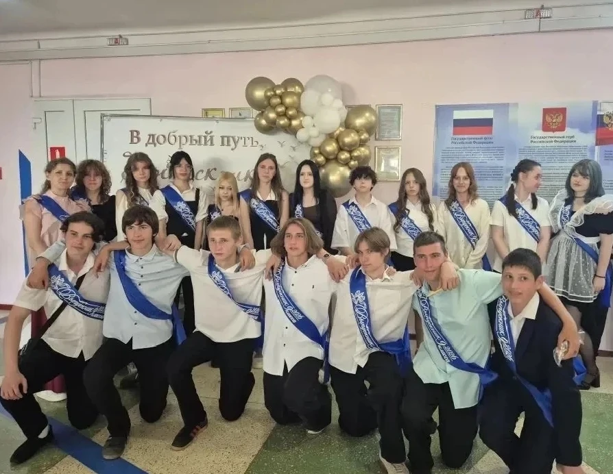 🎓 Знакомьтесь: выпускники 9-В класса! 💫

📚 Класс: 9-В
👩‍🏫 Классный руководитель: Островская Све