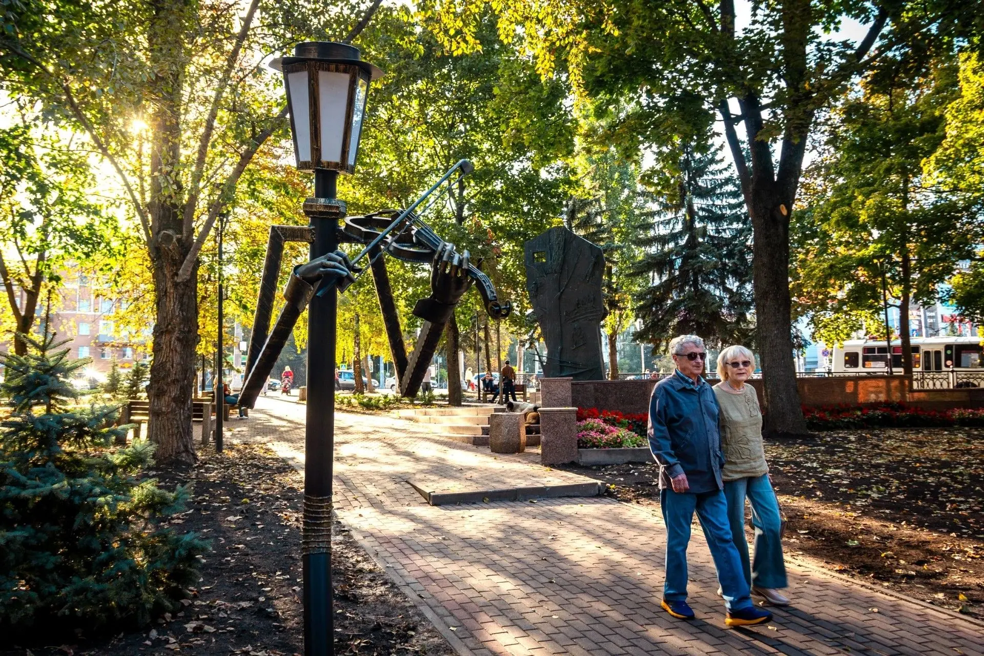 📸 Атмосферными фото обновленного сквера рядом с Курской филармонией поделились в сообщ...