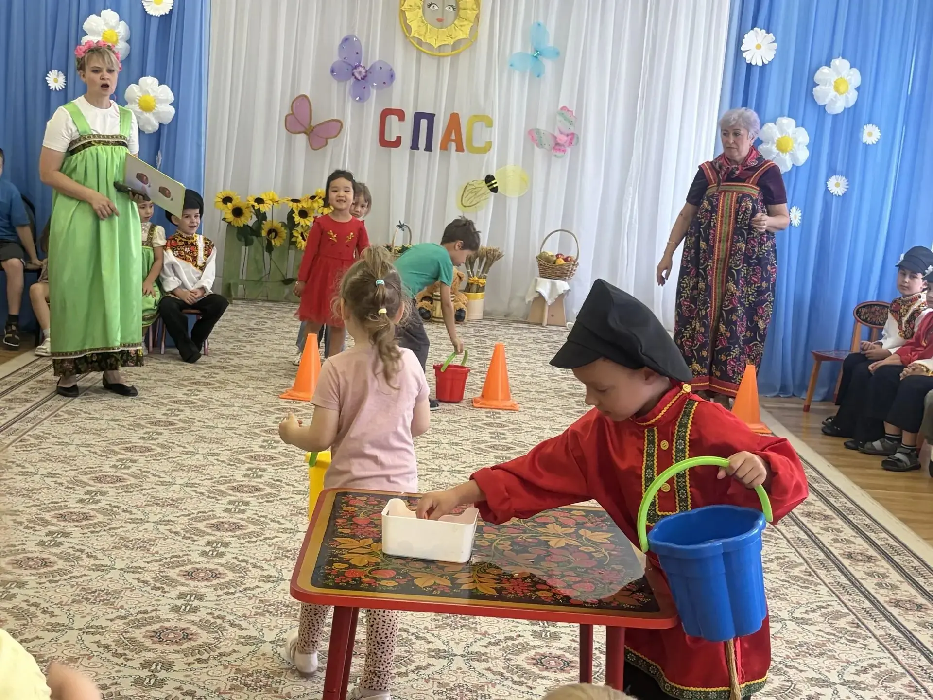 В нашем дошкольном отделении  прошел праздник Трёх Спасов. Главное задачей праздника бы...