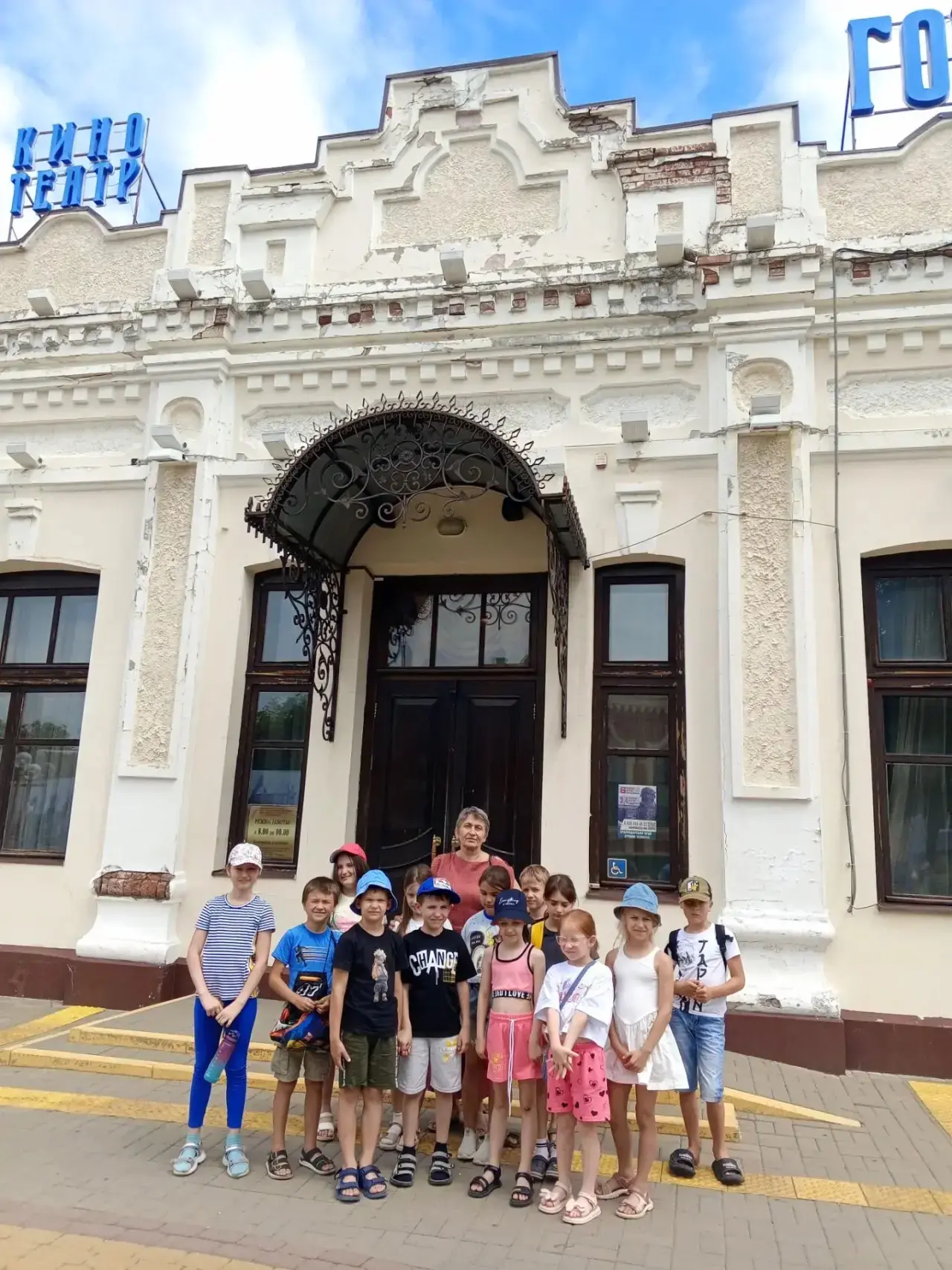 🌎🤲🏻🌱КИНО В ЛАГЕРЕ — ЭТО ВАУ! 🎞️
В наших сменах отряды уже заглянули в уютный кинотеатр "Горн"!�
