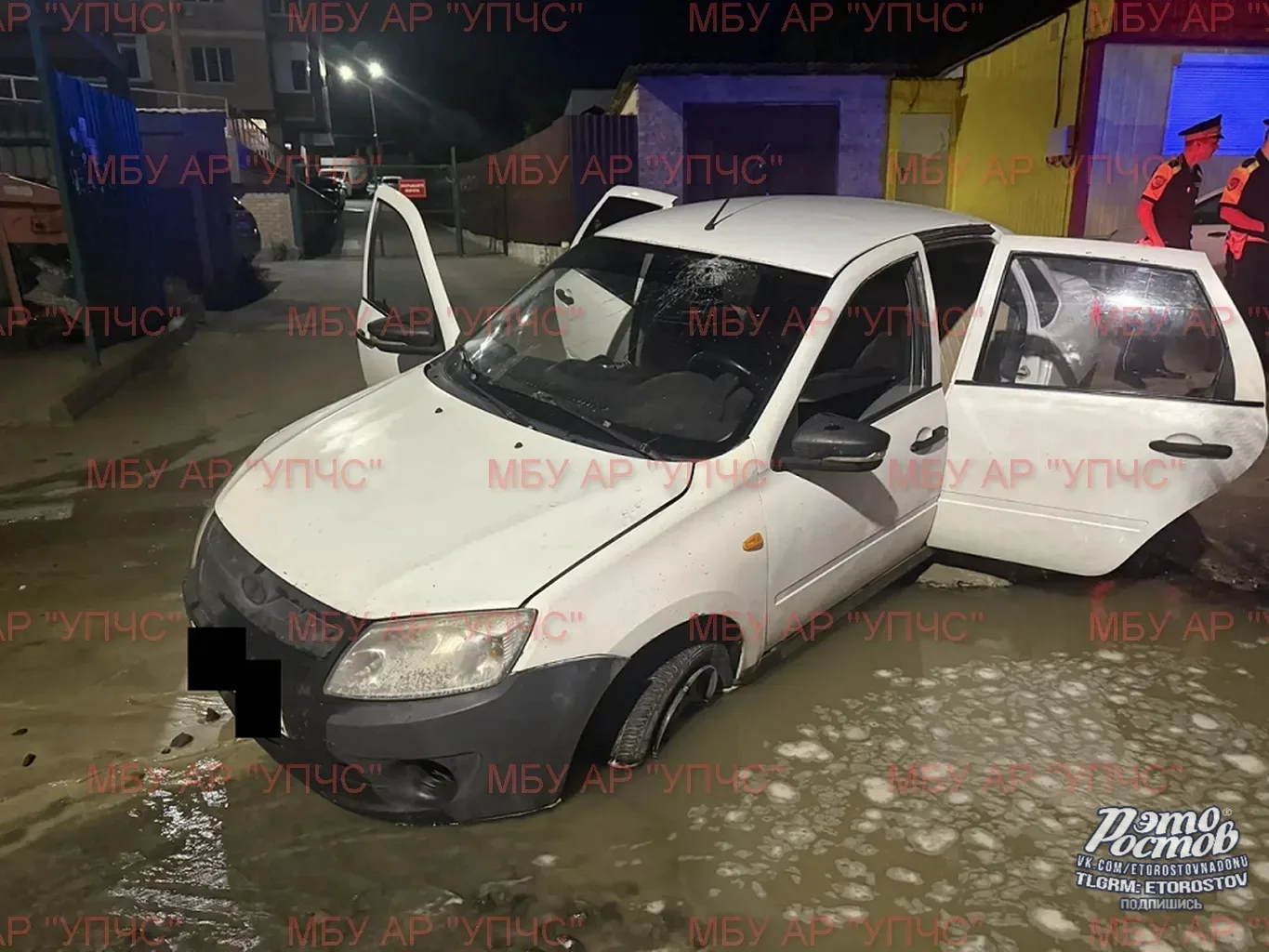 🚗 Lada Granta провалилась в яму в Аксае

На улице Фрунзе легковушка провалилась в глубокий размыв н