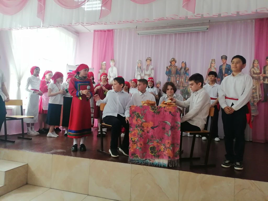 Россия — это страна, которая объединяет под одним флагом сотни языков и культур. Именно...