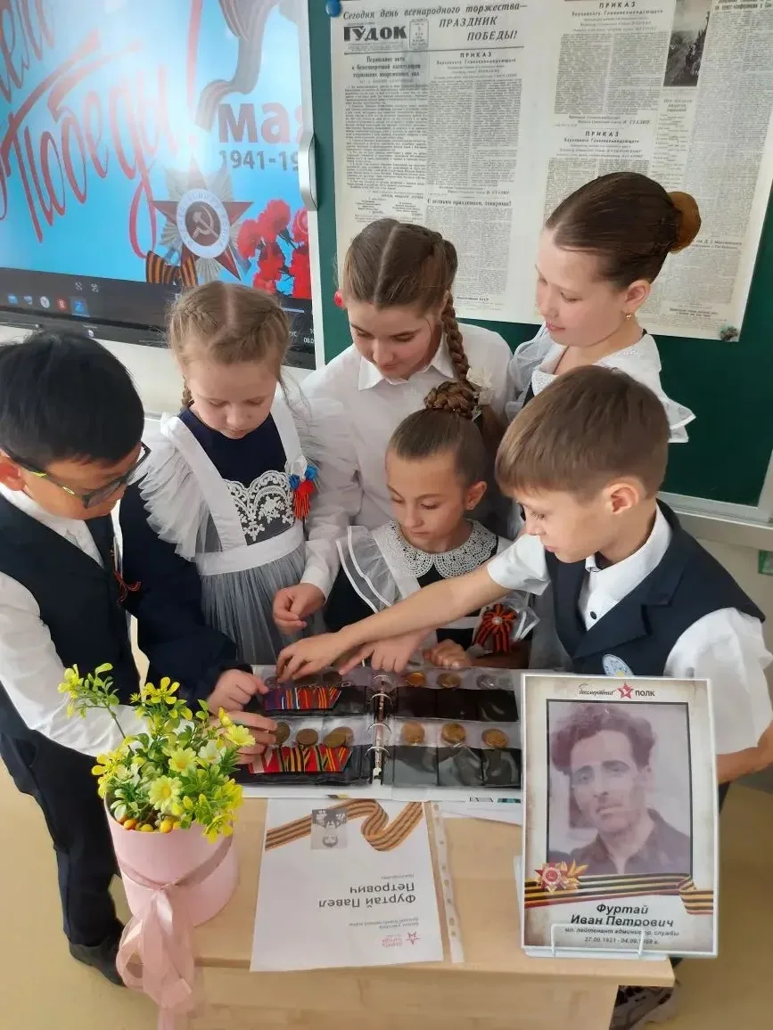 Память в детских сердцах: тематический классный час в 3-П классе 🎖️  Накануне великого праздника Поб