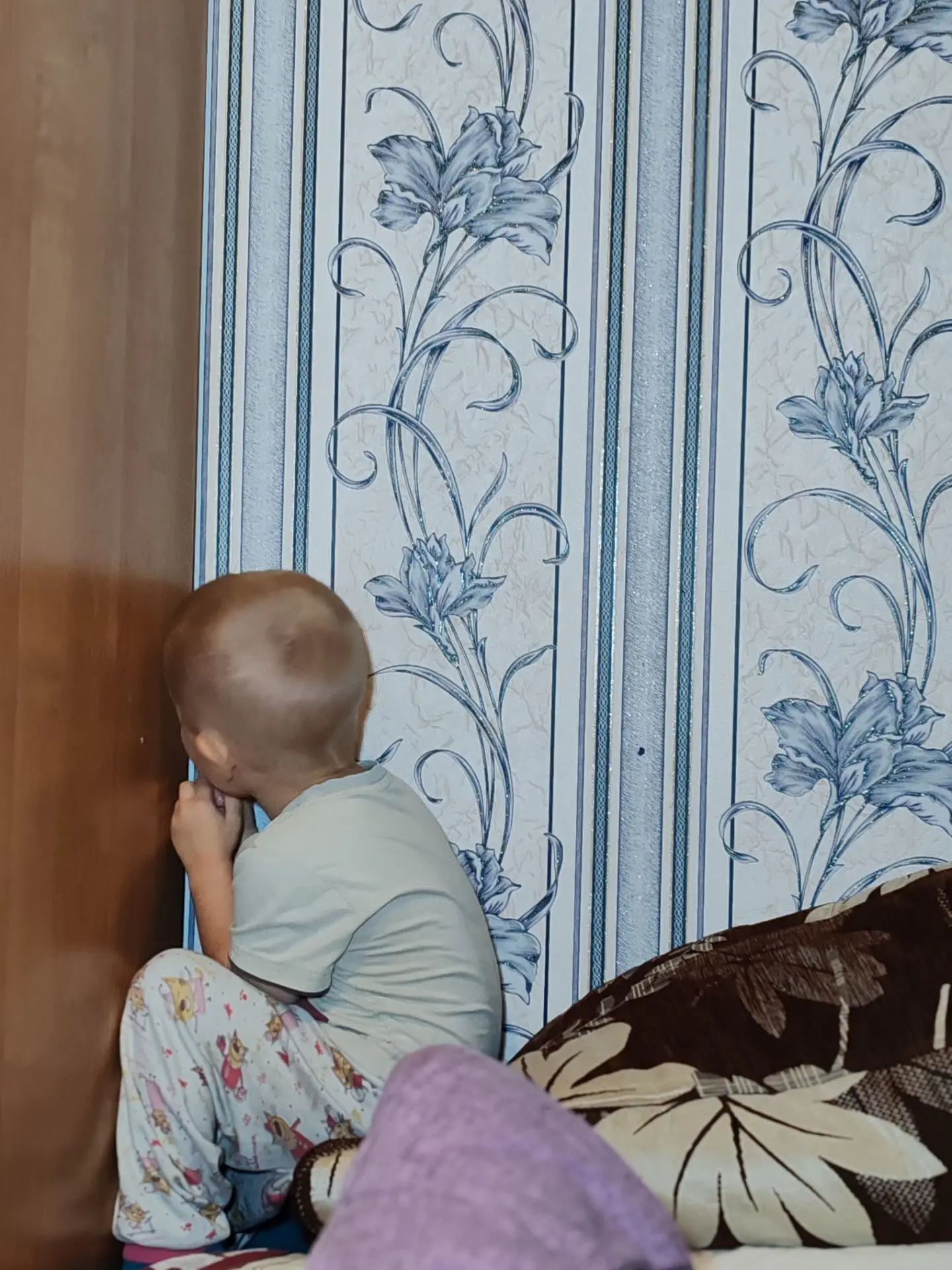 Мы с Валериком уже настраиваемся на сон🤪 завтра рано вставать у меня работа, а у него ...