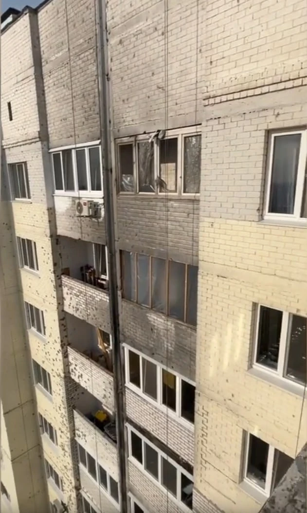 ❌ Жители дома на Раздольной до сих пор живут без окон и дверей