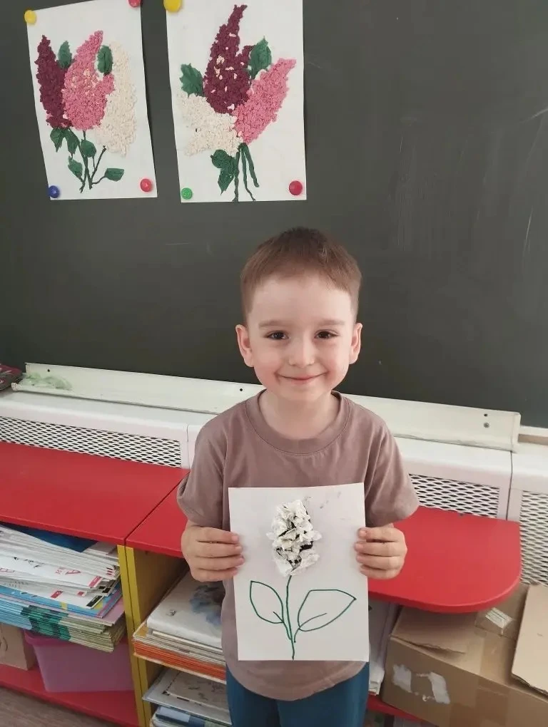 🌸 День сирени в 9 группе Корпуса 4  18 мая — День сирени! В воздухе витает настоящий аромат весны и 