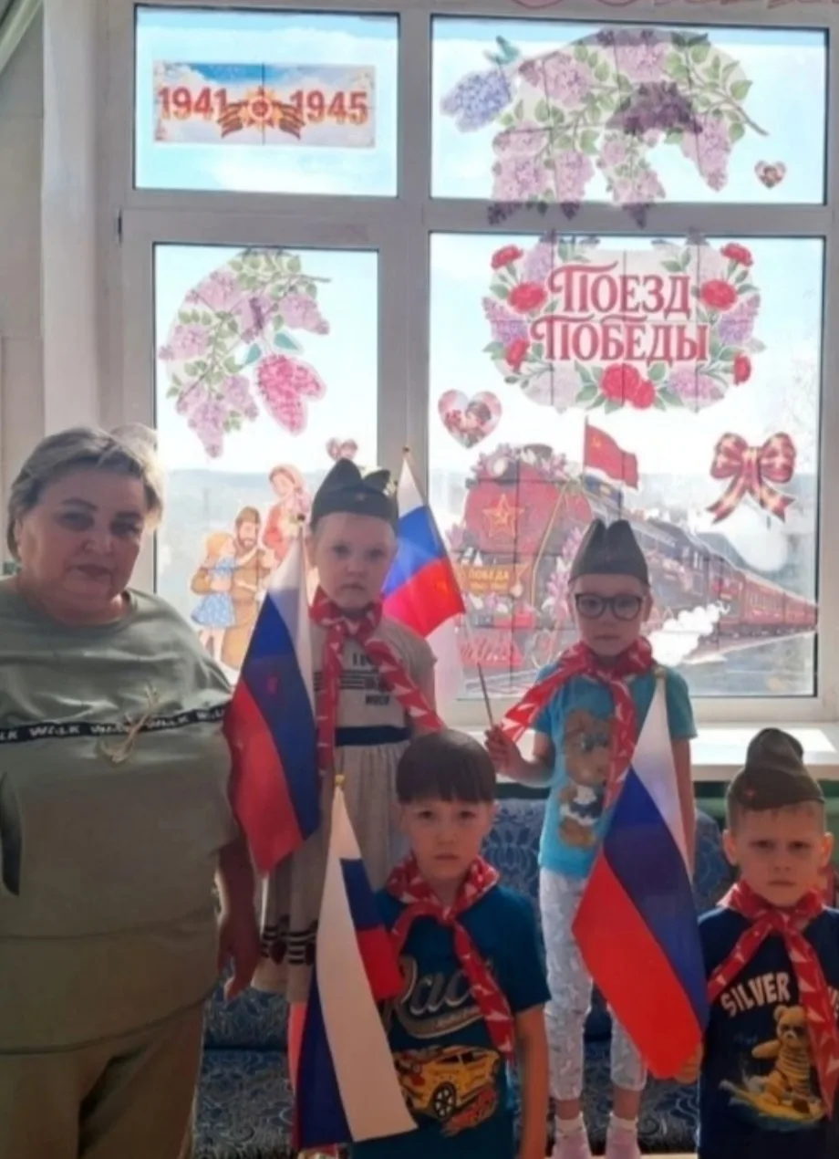 Воспитанники подготовительной группы «Капельки» первичной организации «Движения первых» Калтасинског
