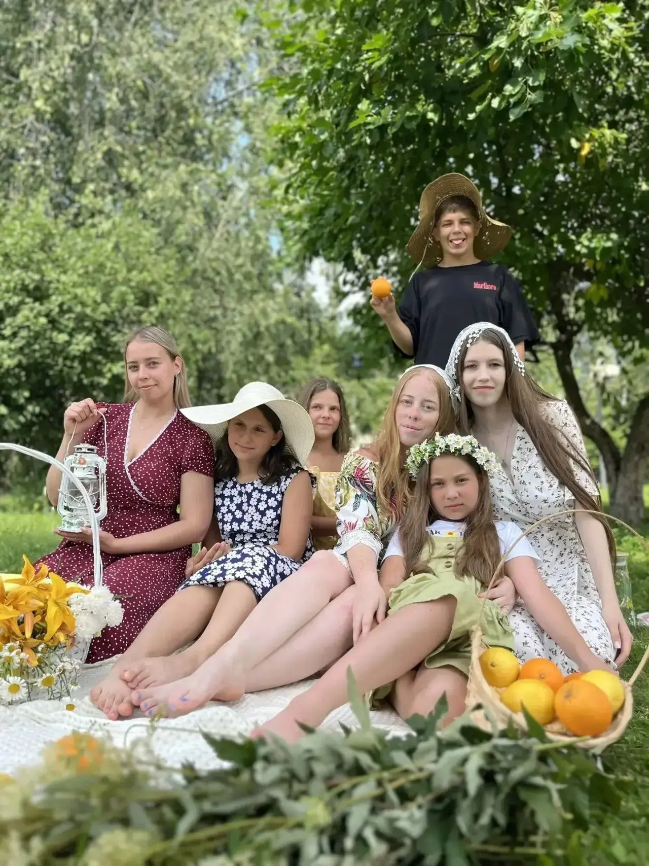 🌼📸 Ромашковый фото-пикник 📸🌼

Для воспитанников Дома детства прошёл тёплый и по-настоящему летни