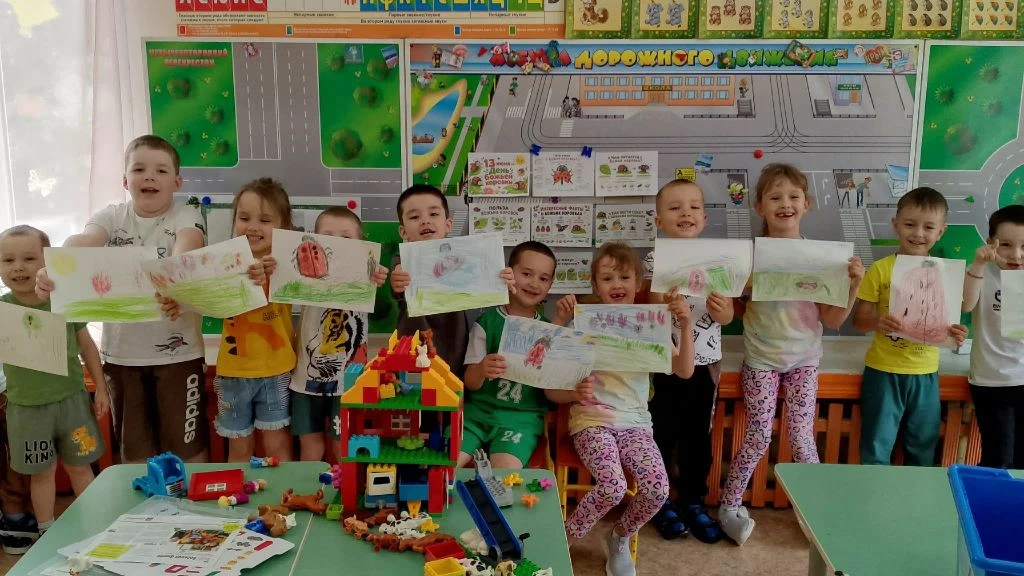 13 июня - День божьей коровки. Сегодня с ребятами в группе 3-36 поговорили об этом поле...