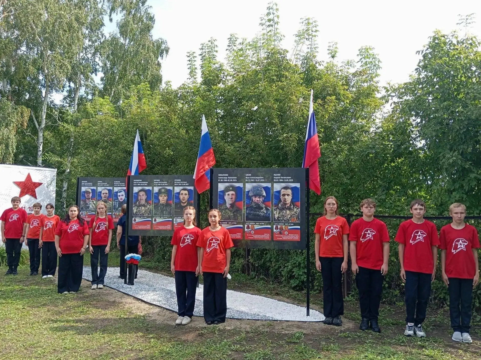 🕊️ В селе Закладное Романовского района появилась Аллея памяти — место, где живёт благ...