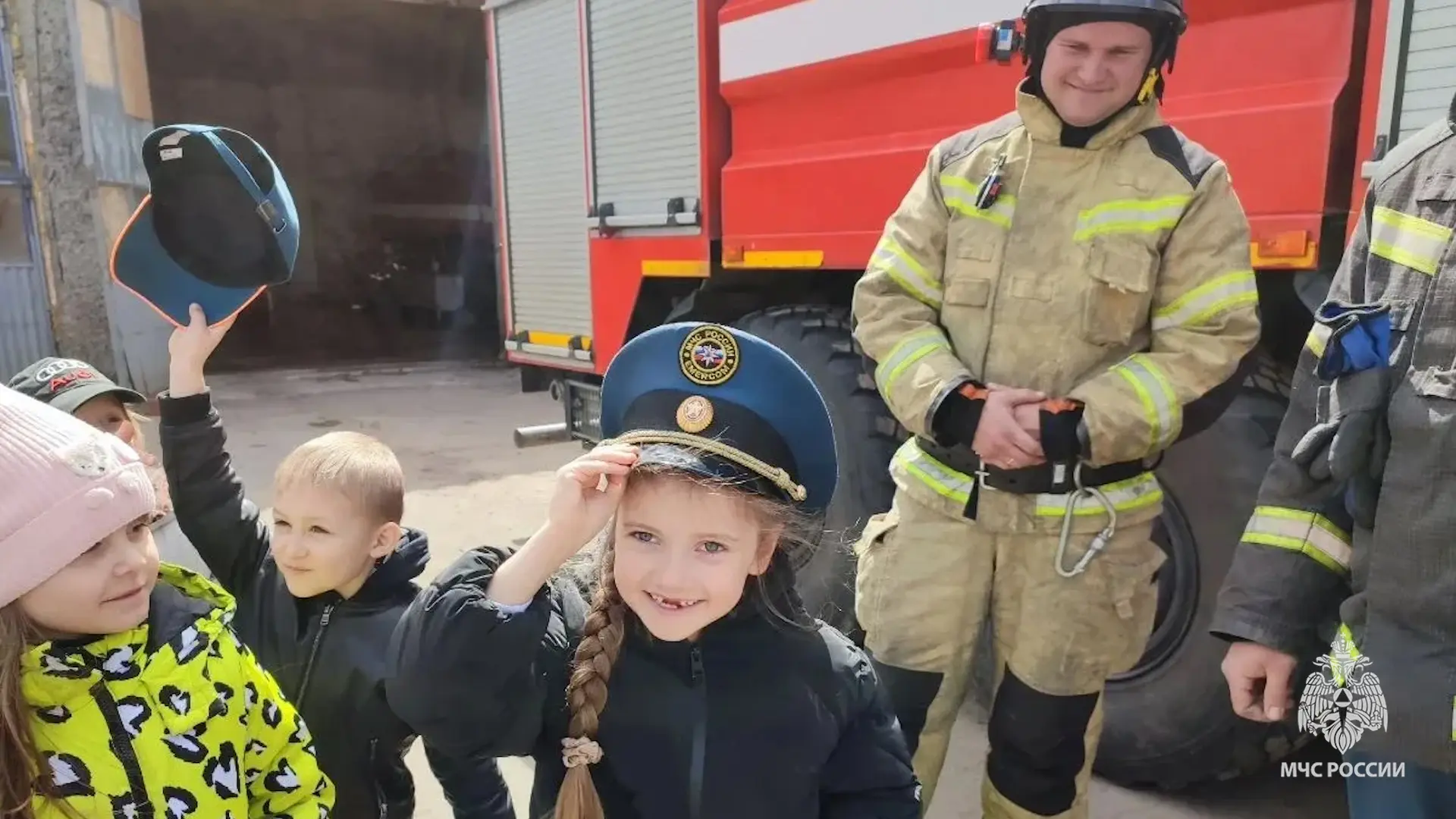 Огонь – не забава!   Эту мысль во время экскурсии в 11-ю пожарно-спасательную часть пытались донести