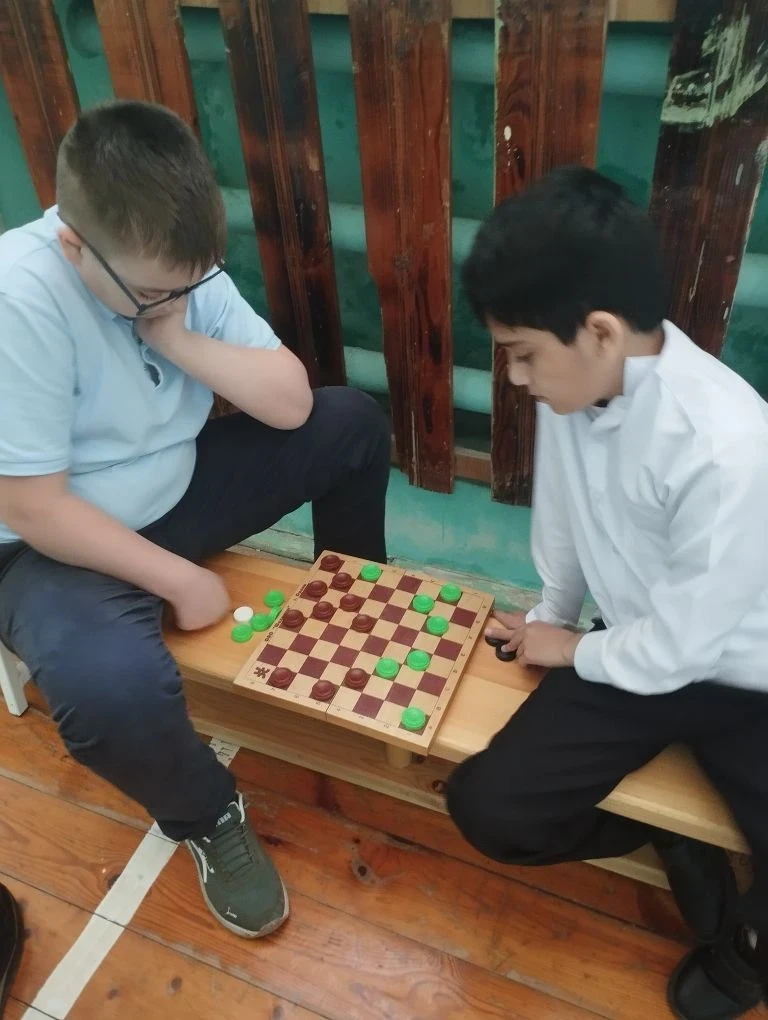 ♟️ Майский турнир по шашкам: итоги и победители

🤓 В течение мая в нашей школе проходил турнир по ш