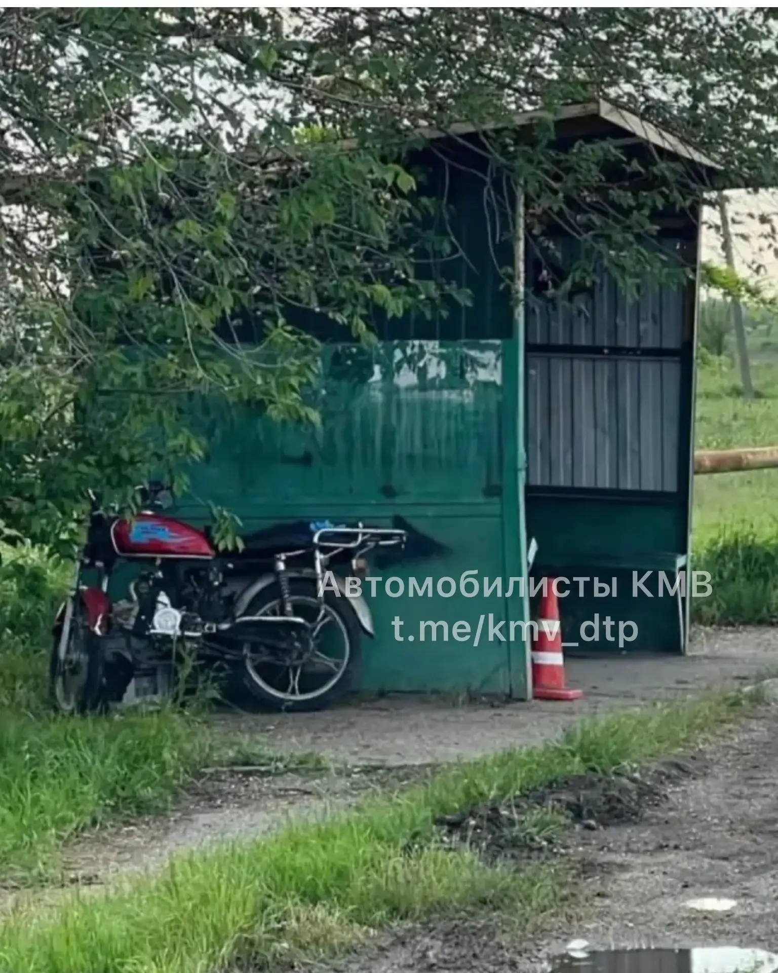 Подросток на мопеде врезался в остановку  в поселке Анджиевский Минераловодского округа.   🚑В резуль