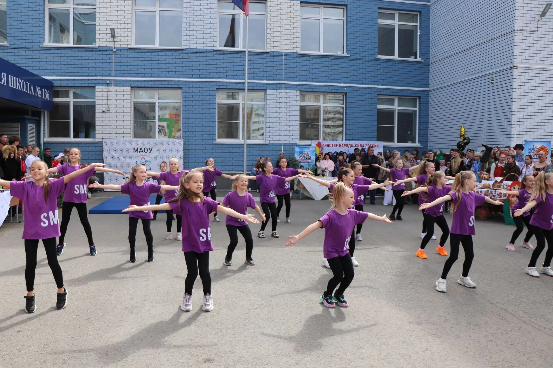 🇷🇺❤️💂🧕🧑‍🌾🫅Сегодня в нашей школе  с широким размахом прошел  III семейный фестиваль национальных игр,