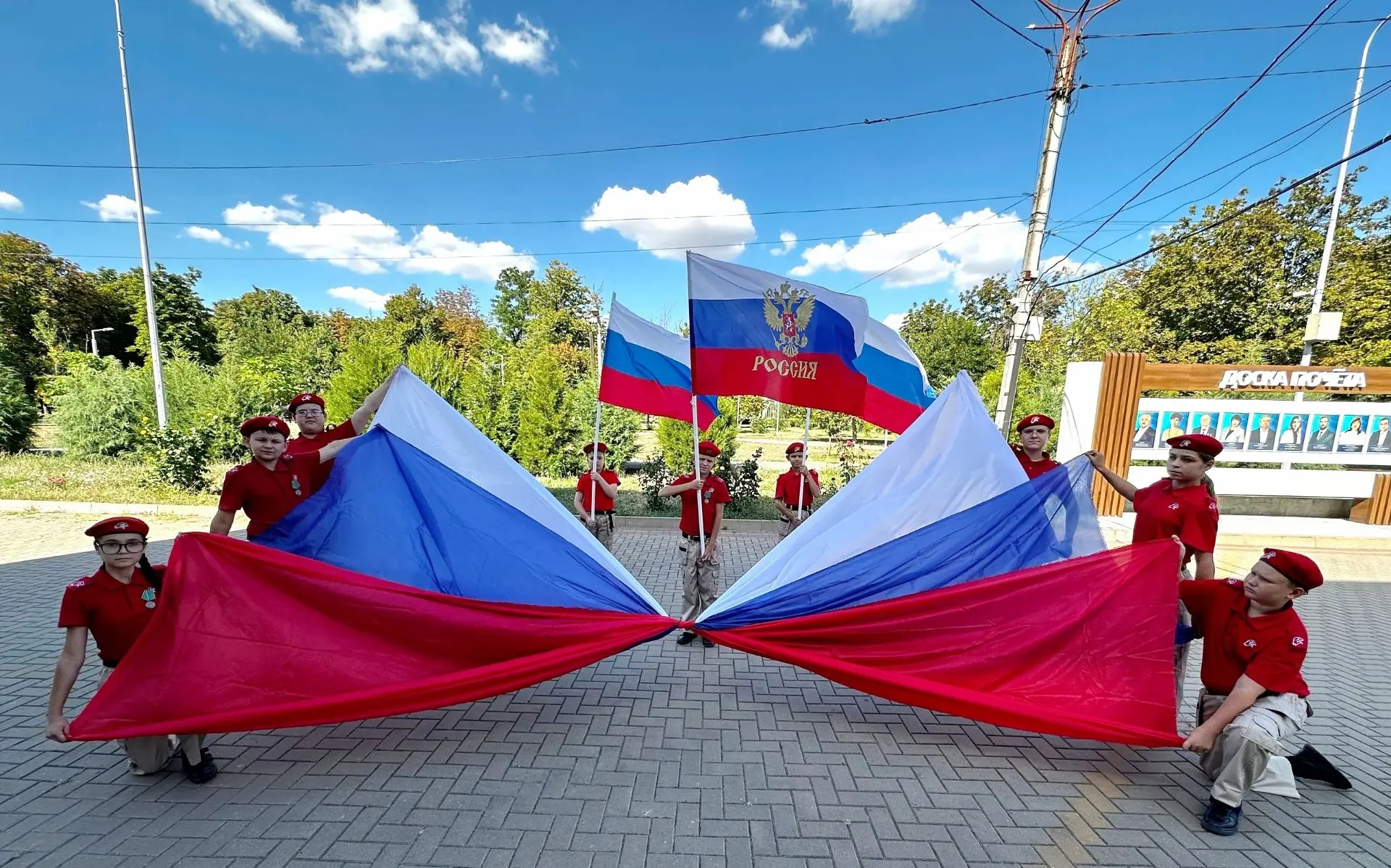 Егорлыкские юнармейцы подняли флаг России... Подробнее читайте на нашем сайте https://z...