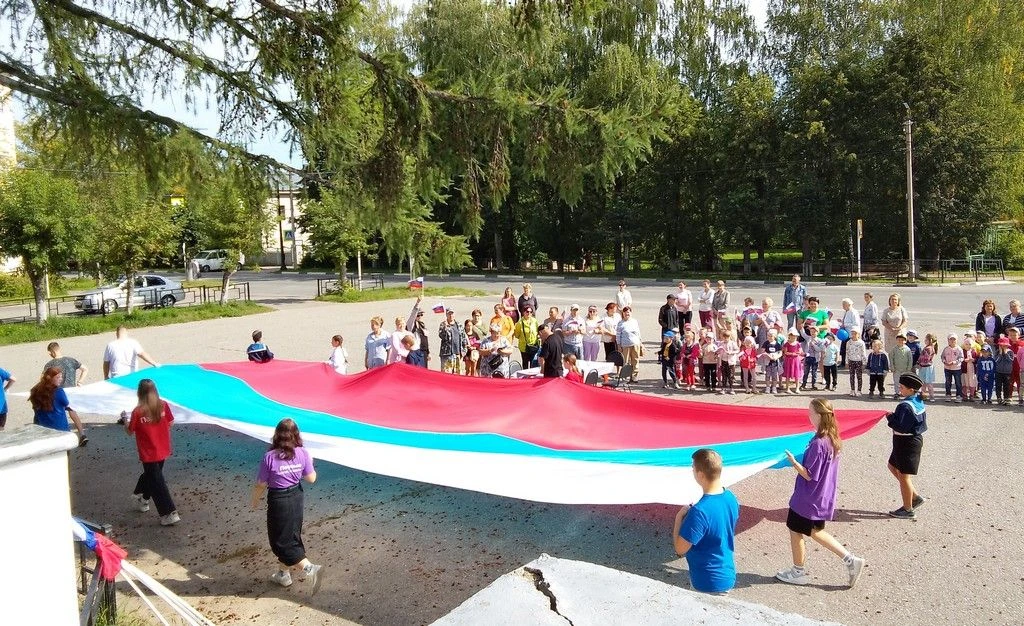 С Днём Государственного флага России!