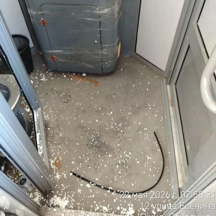 🤬 Дети разгромили общественный туалет в сквере в Южно-Сахалинске  Несовершеннолетние порезвились в о