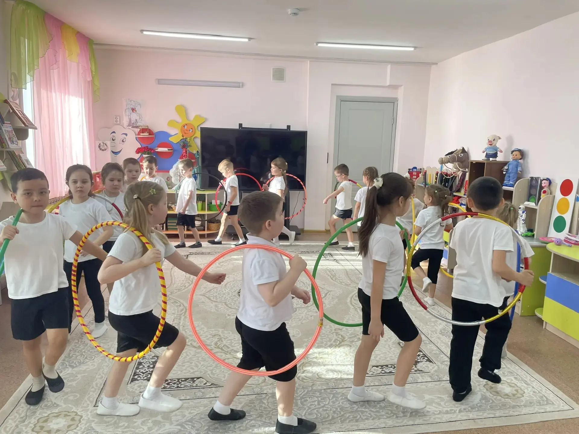 Выходите  по порядку
