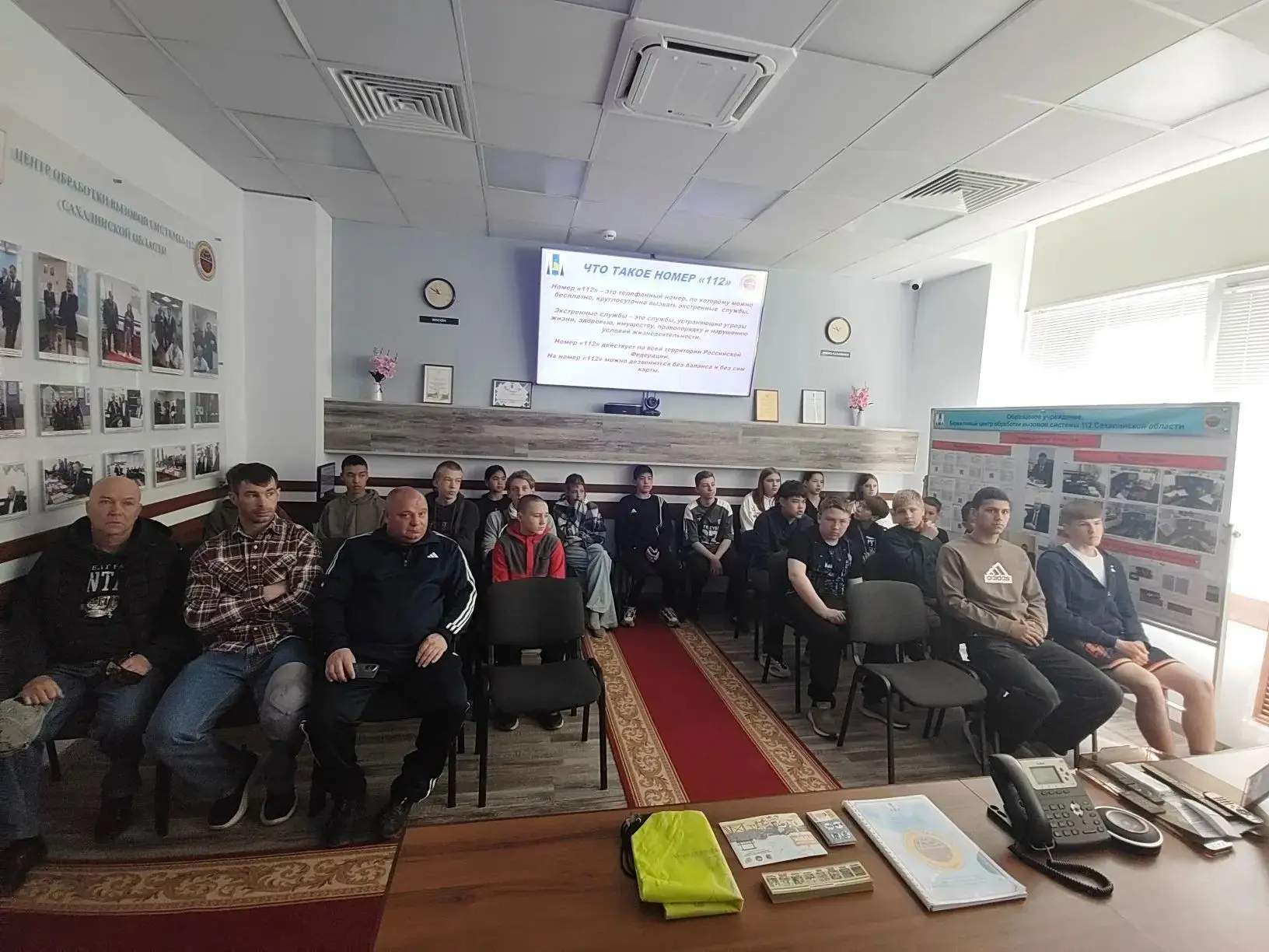 Ребята из Южно-Сахалинской кадетской школы посетили Центр обработки вызовов системы-112 Сахалинской 