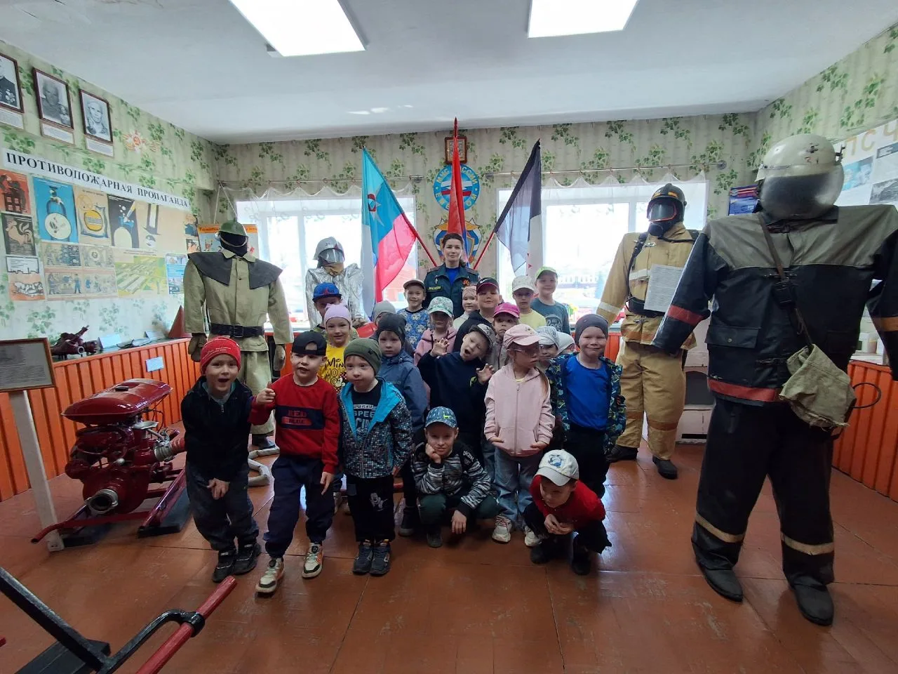 ✨️Экскурсия с детьми в пожарную часть — это не только увлекательное приключение, но и в...