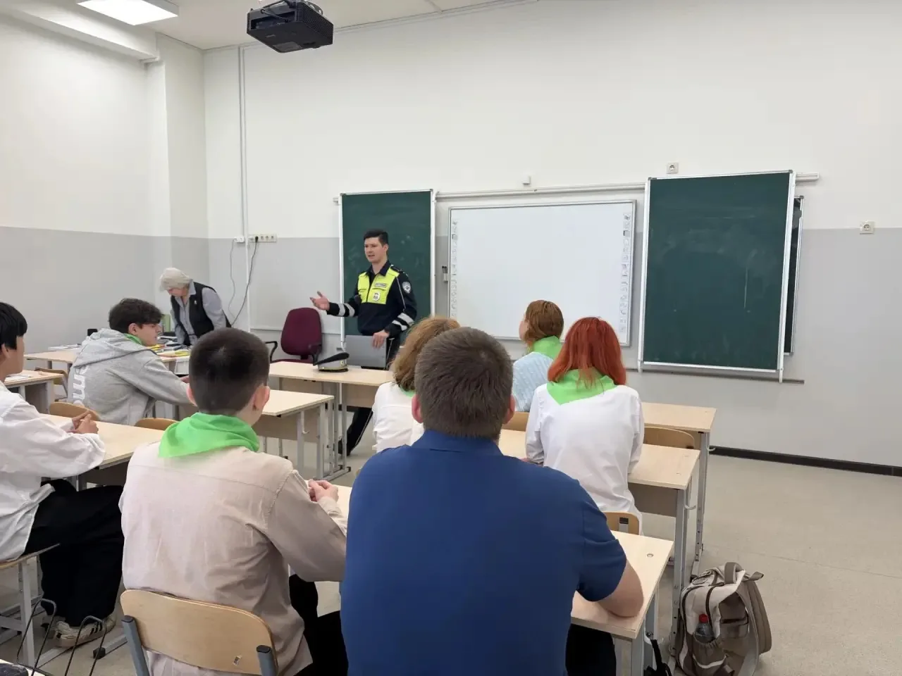 Безопасность превыше всего! 🚦  Сегодня в преддверии летних каникул для наших ребят прошел важный «Ур