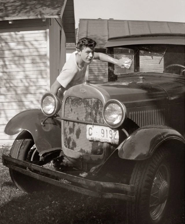 Молодёжь и мода в США 1940-х годов

В начале 1940-х годов в США рождается само понятие «тинейджер». 