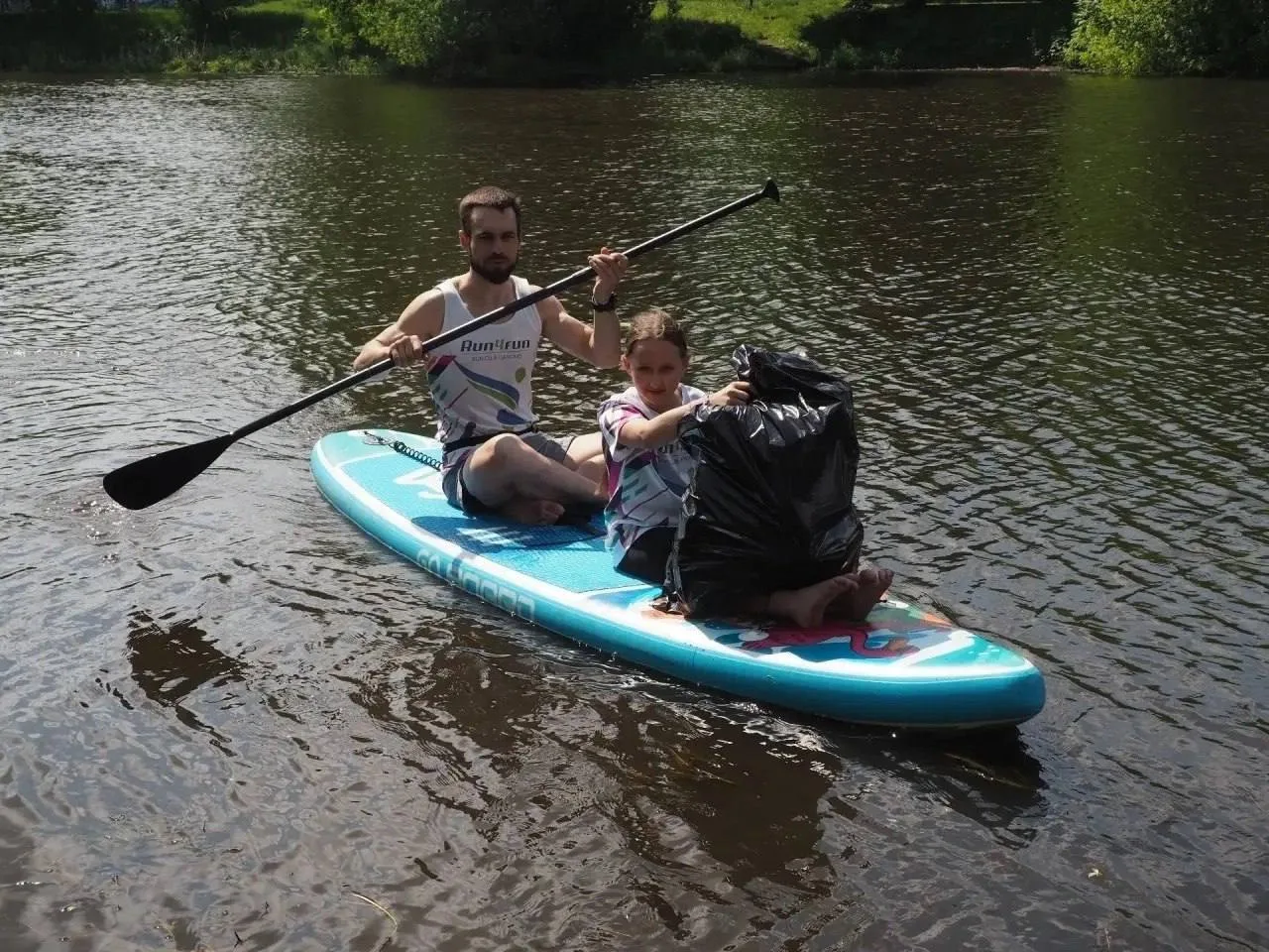🛶 В Иванове во время экосубботника на сапбордах из реки Уводь собрали почти 200 кг мусора.  Акция «Э