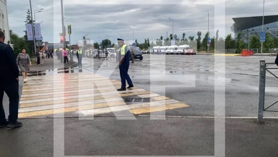 Что сейчас происходит у театра Камала в Казани

Сейчас возле театра Камала собрались десятки человек