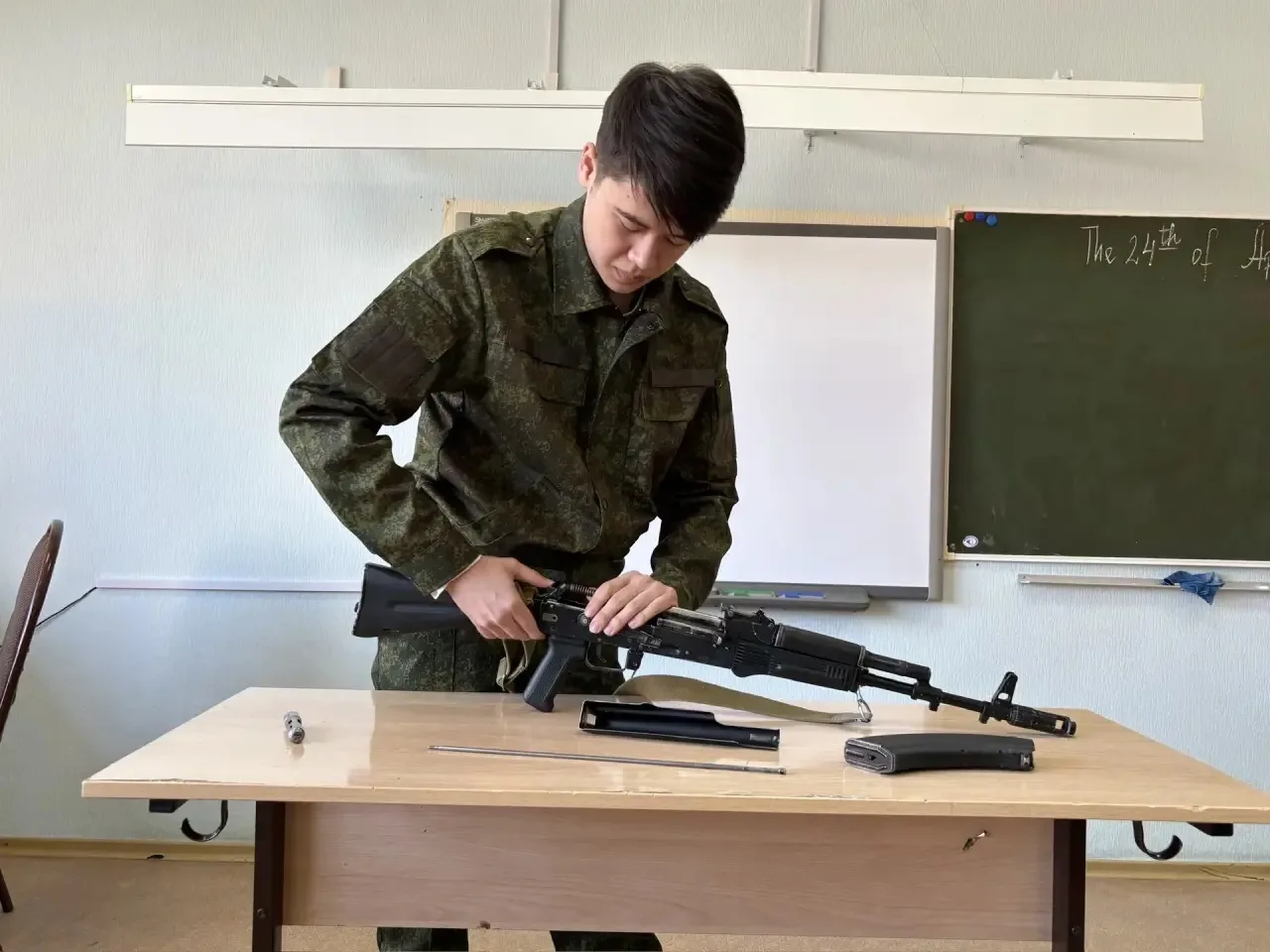 🇷🇺 Уроки мужества в нашей школе  В школе прошли тематические Уроки мужества для обучающихся разных к