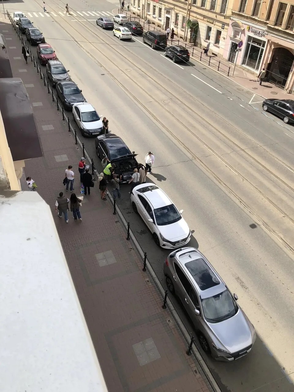 😔 Трагическая история спасения маленького котёнка на Среднем проспекте