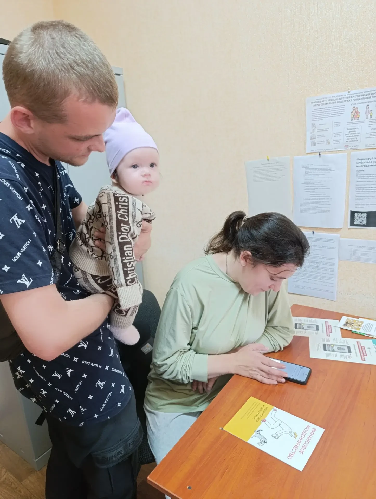 Специалисты филиала №22 ГКУ ЛНР «РЦСЗН» по Белокуракинскому и Новопсковскому муниципальным округам о