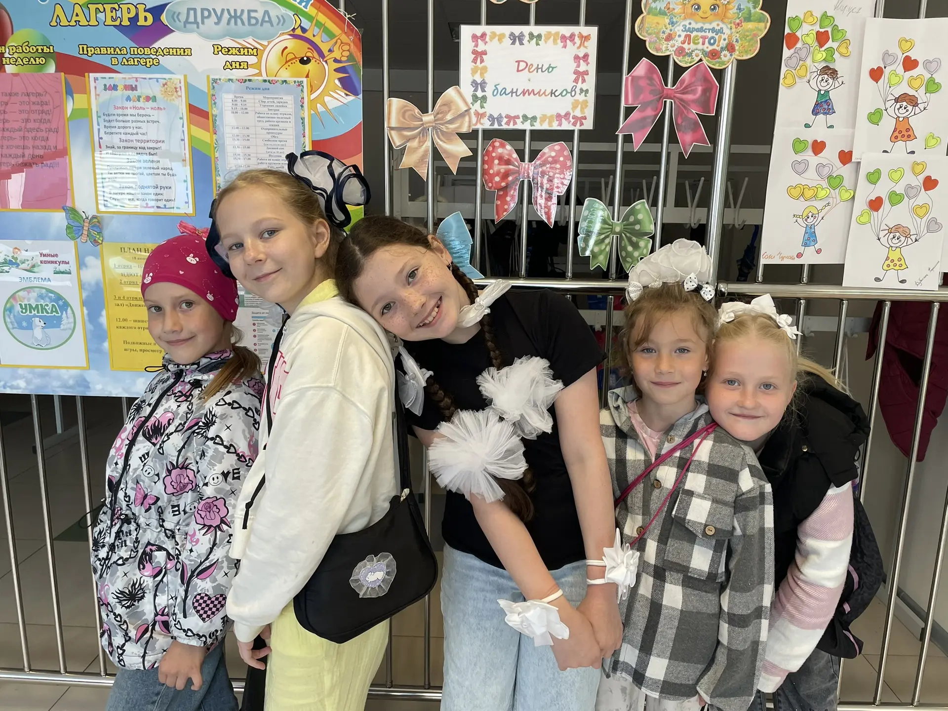 🎀День бантиков в нашем лагере! 🎀✨

👧Сегодня у нас был по-настоящему девчачий день! Лагерь преврат