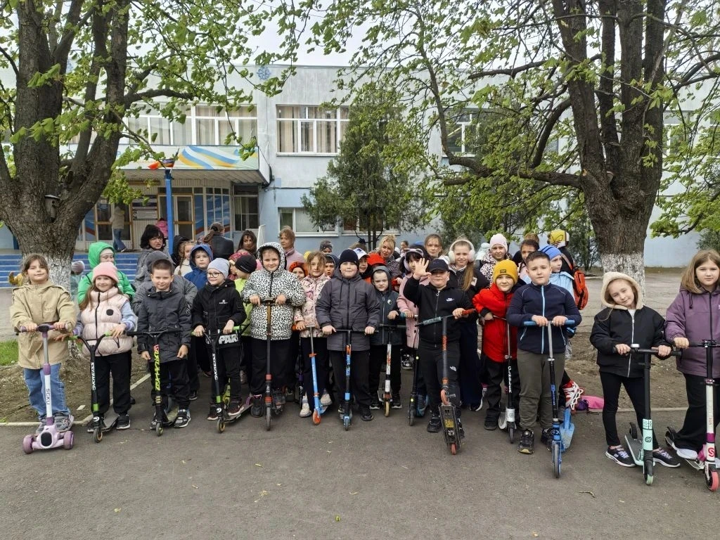 🛴НЕДЕЛЯ ФИЗИЧЕСКОЙ КУЛЬТУРЫ.💪 ПОЛОСА ПРЕПЯТСТВИЙ НА САМОКАТАХ 🛴   👉 14 апреля 2026 года в МАОУ «Школ