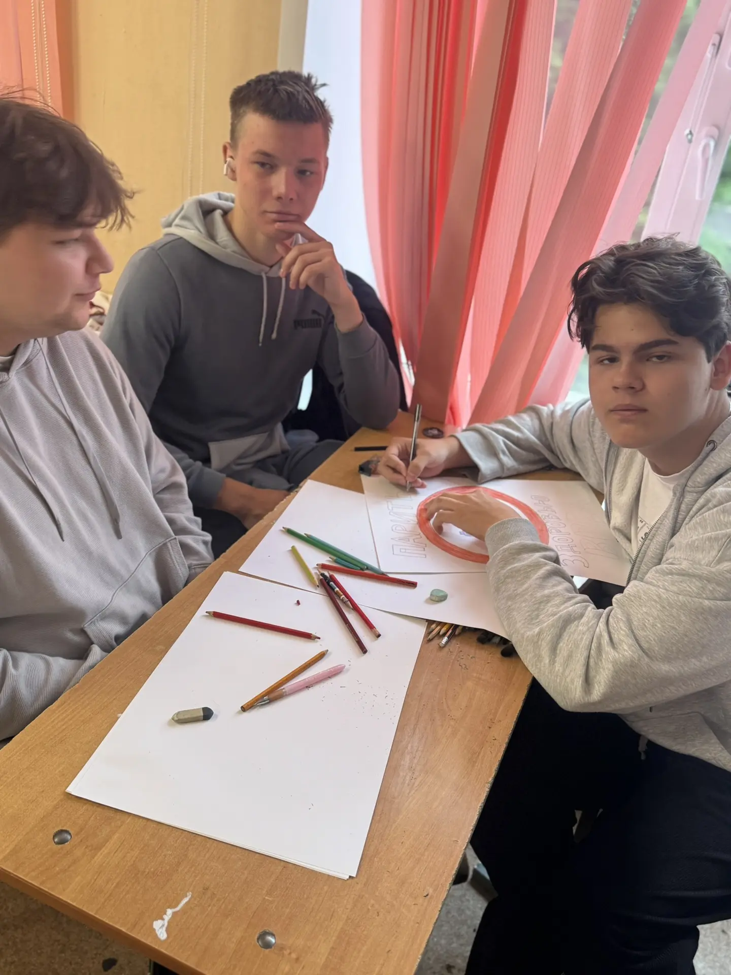 Вот и настал последний день летнего трудового лагеря МАОУ Школа № 7! 🥺☀️

Грустить некогда — день в