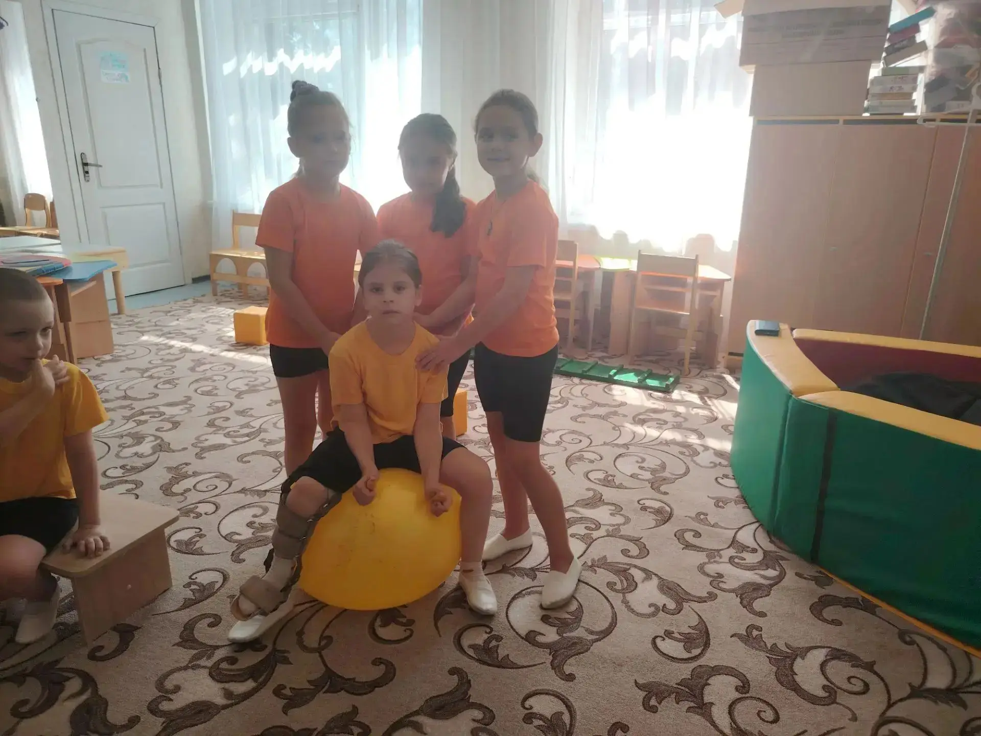 "Солнце дружбы светит всем!»
